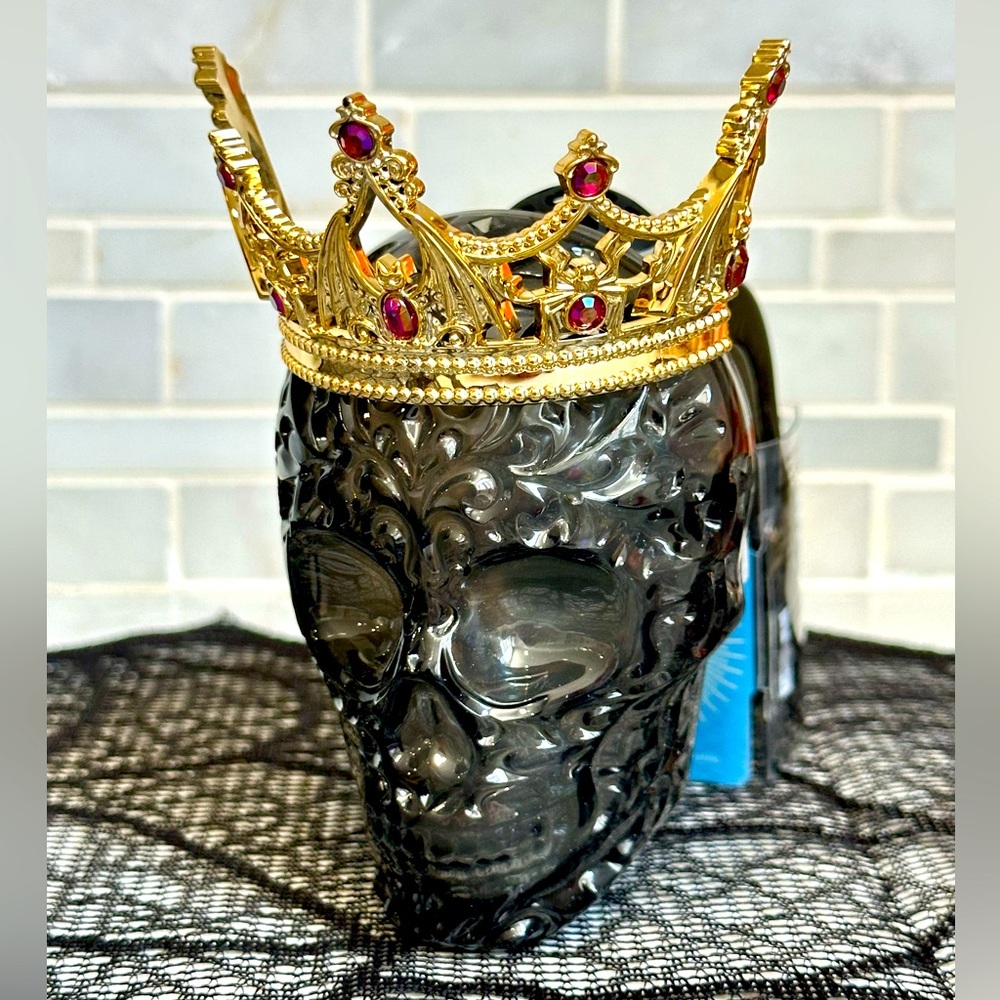 NEW Bath and Body Works Skull King Light Up Wallflower Plug In Halloween 2023